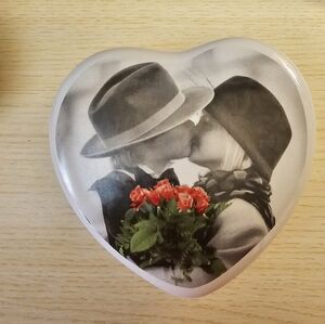 Vintage Kim Anderson Heart Shaped Ceramic Music Box And Trinket Holder Works